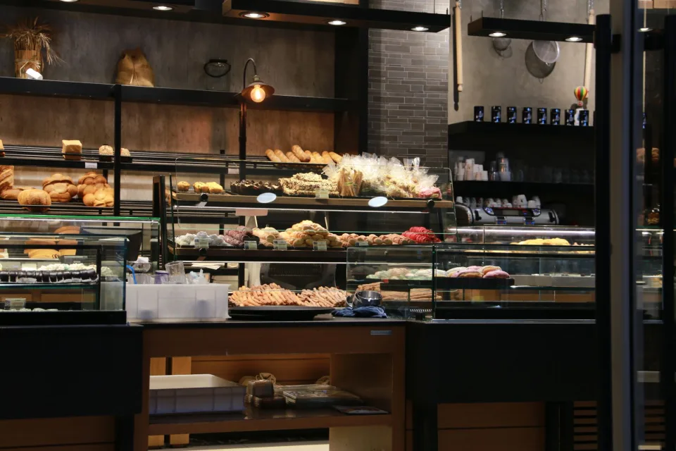 Bánh mì que giòn rụm, nhân pate tự làm